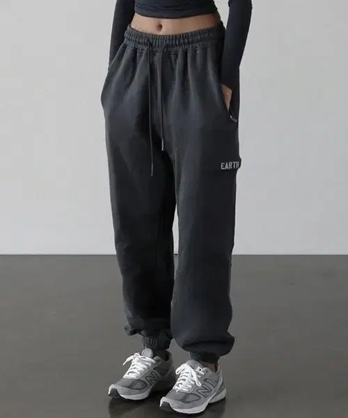 BADBLOOD Lion Patch 2 Way Curved Jogger Pants #배드블러드 BADBLOOD Lion Patch 2 Way Curved Jogger Pants #배드블러드